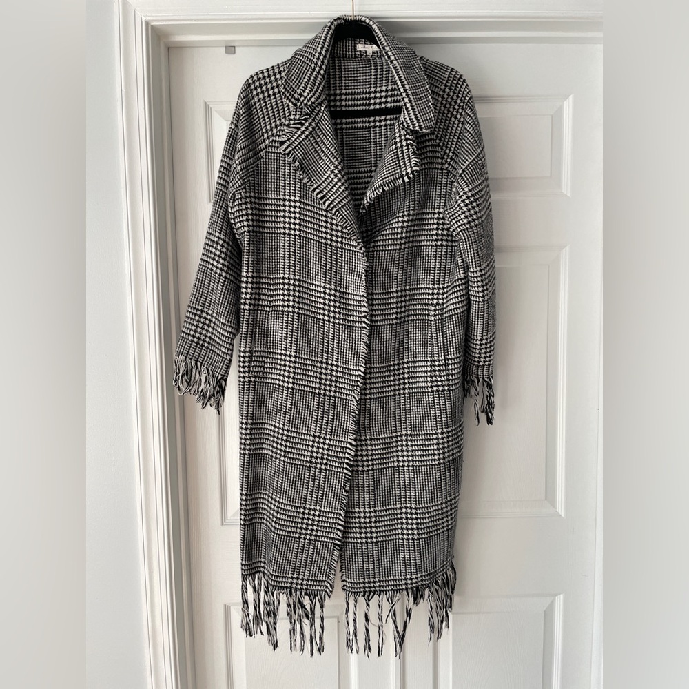 Willow Black and White Houndstooth Coat